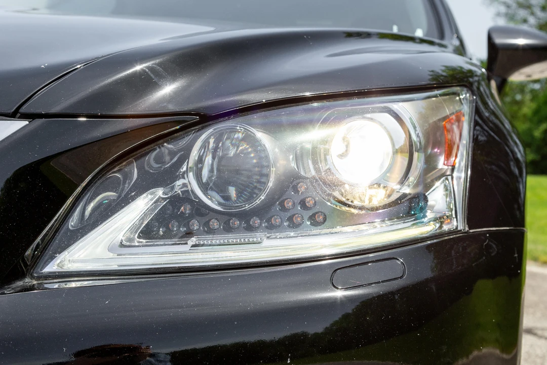 2015 Lexus LS 4th Gen - Image 12 of 31