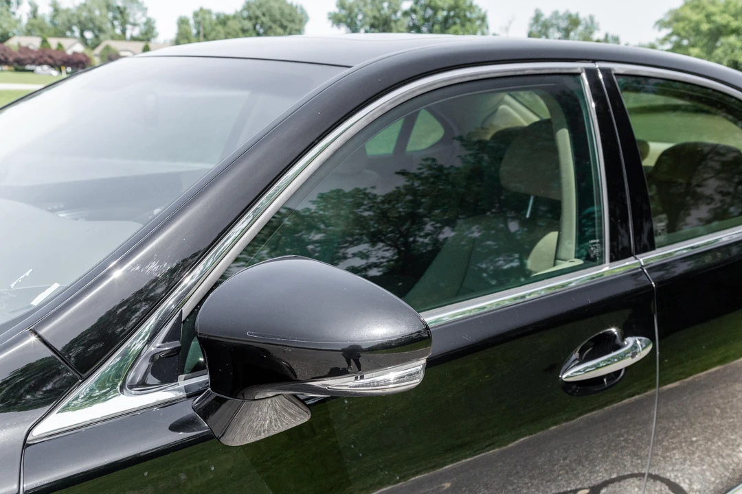 2015 Lexus LS 4th Gen - Image 15 of 31