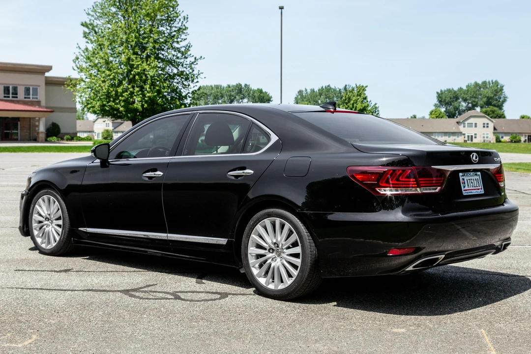 2015 Lexus LS 4th Gen - Image 7 of 31