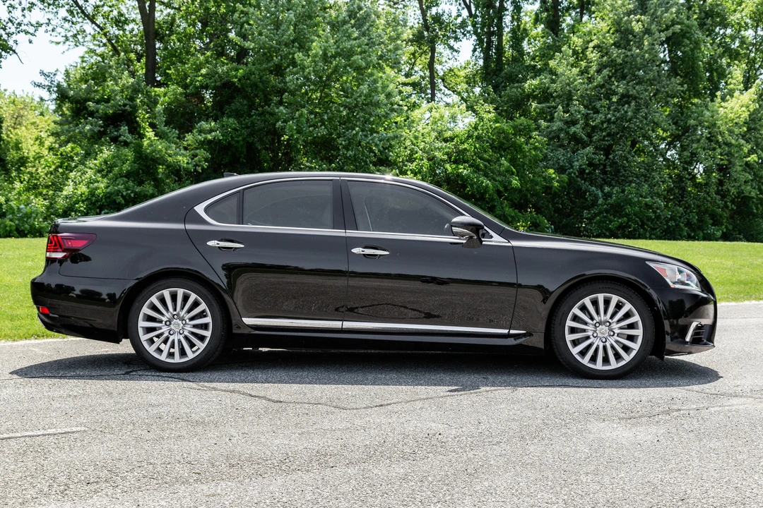 2015 Lexus LS 4th Gen - Image 8 of 31