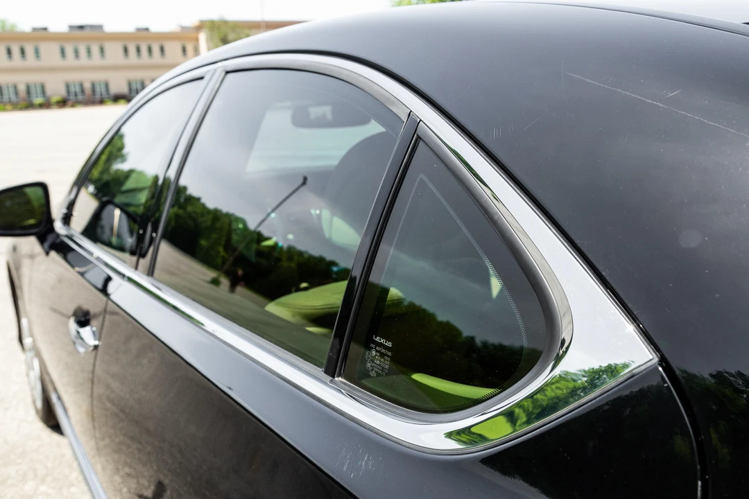 2015 Lexus LS 4th Gen - Image 27 of 31