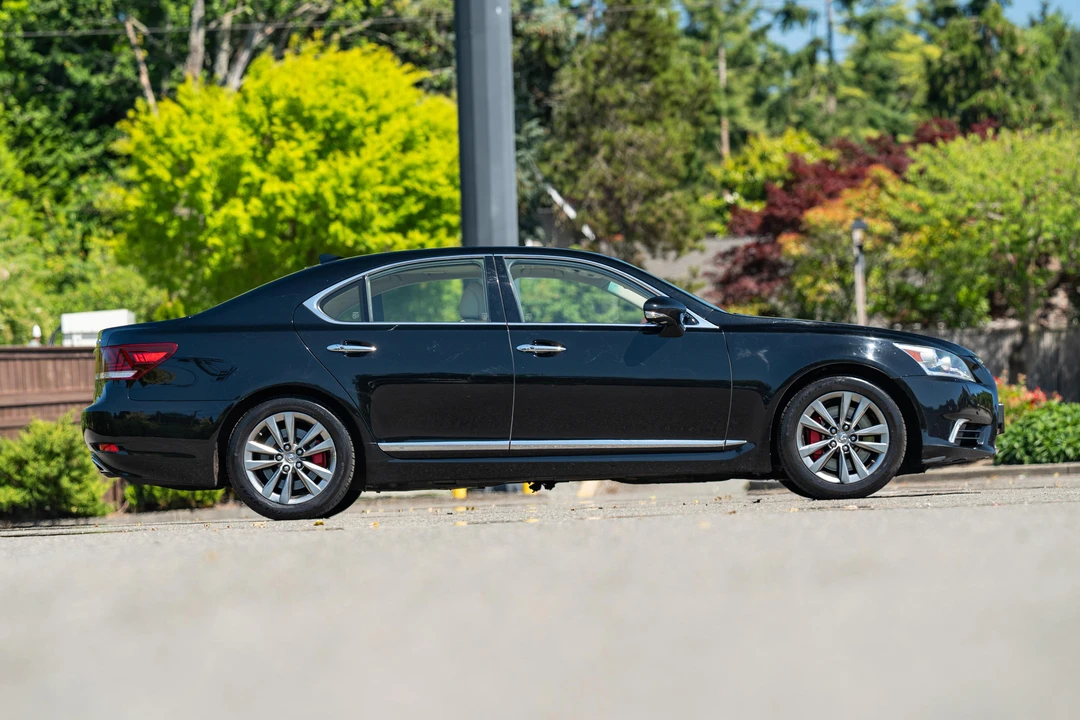 2015 Lexus LS 4th Gen - Image 17 of 31