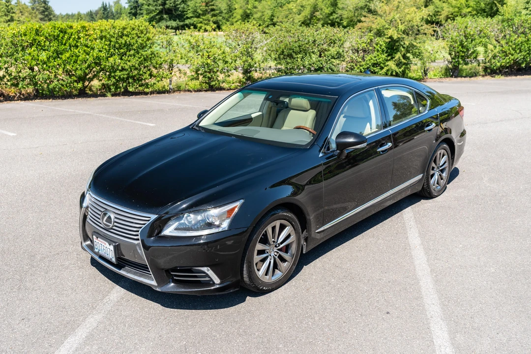 2015 Lexus LS 4th Gen - Image 9 of 31