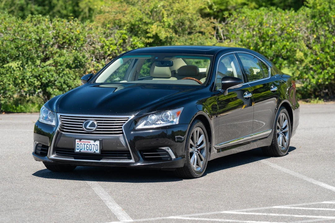 2015 Lexus LS 4th Gen - Image 8 of 31