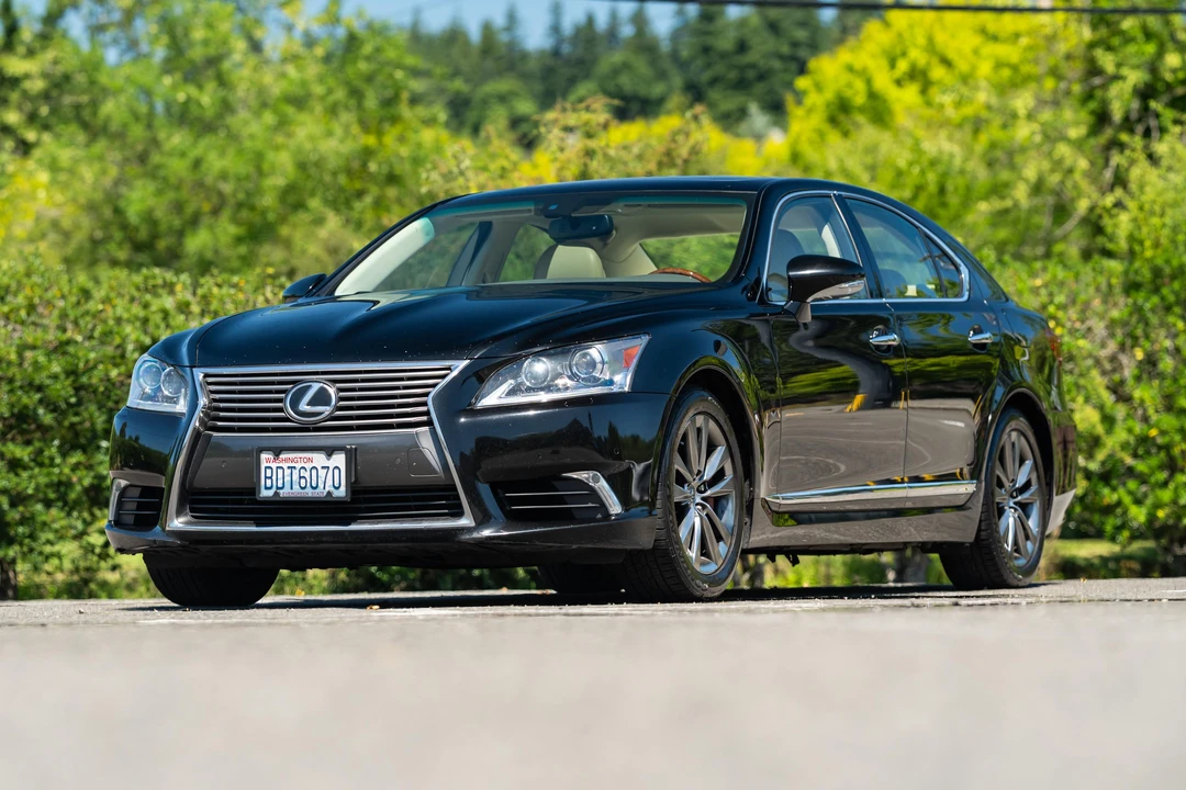 2015 Lexus LS 4th Gen - Image 7 of 31