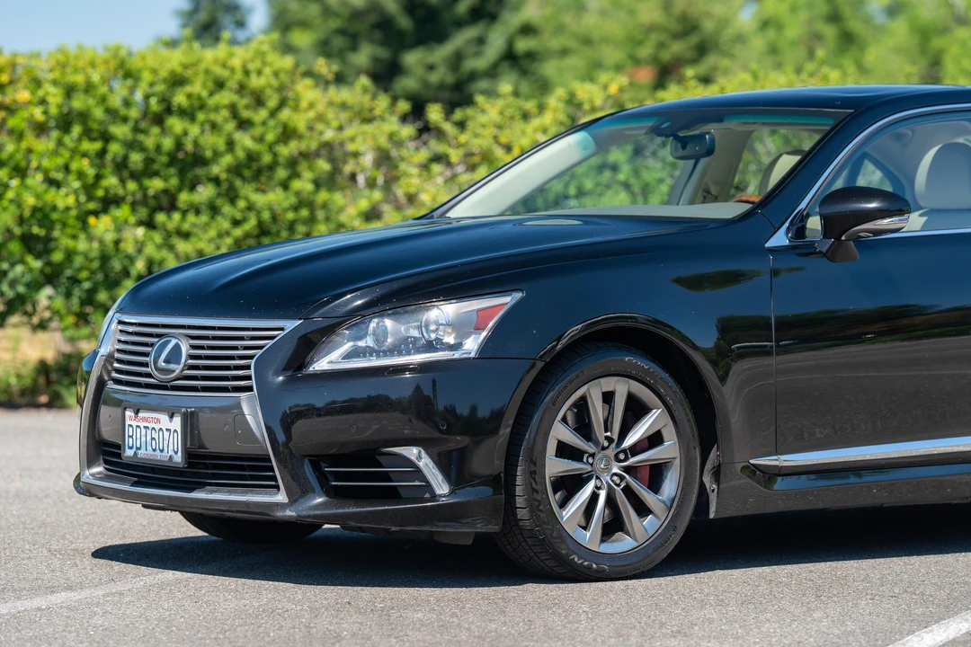 2015 Lexus LS 4th Gen - Image 23 of 31