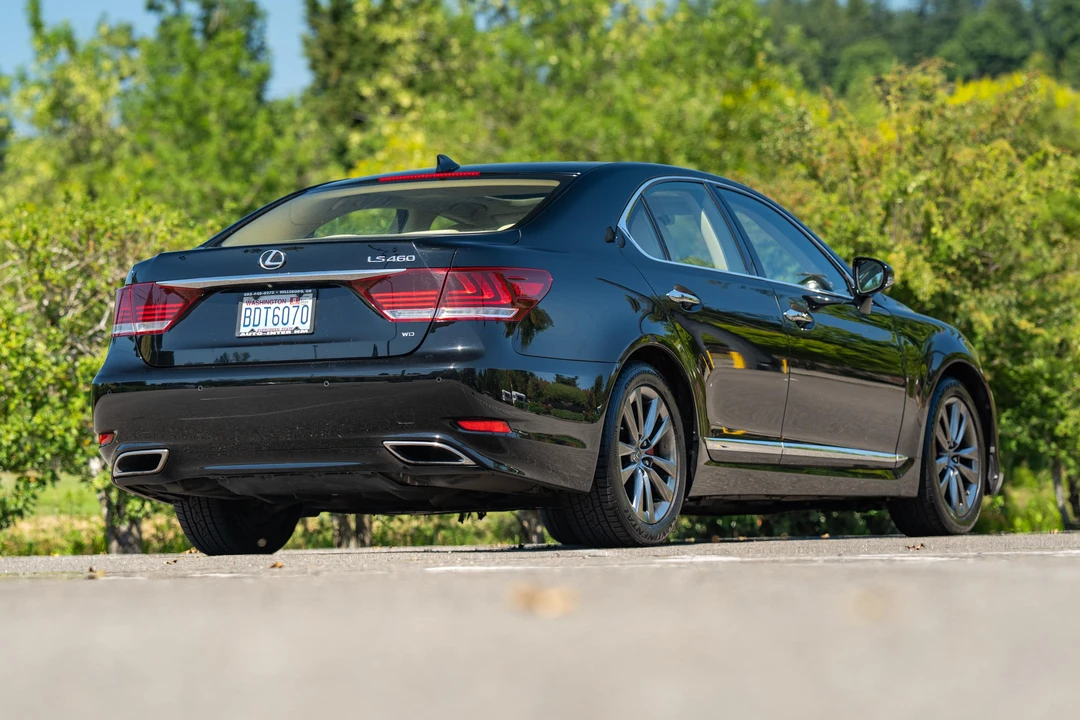 2015 Lexus LS 4th Gen - Image 16 of 31