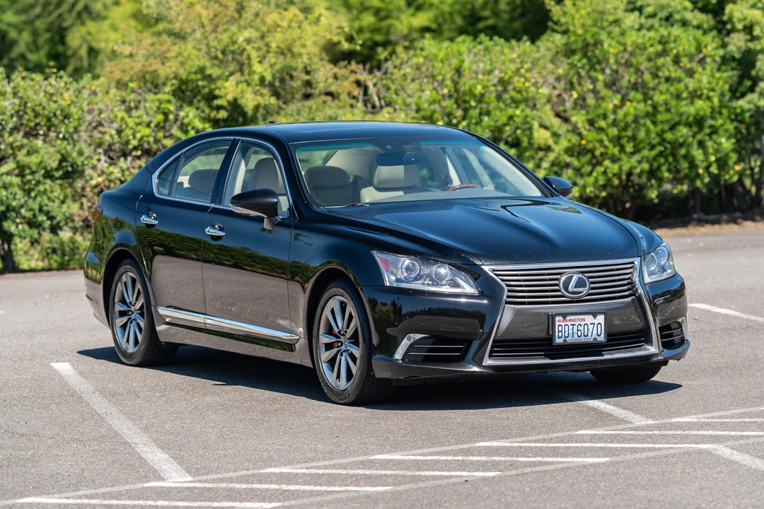 2015 Lexus LS 4th Gen - Image 19 of 31