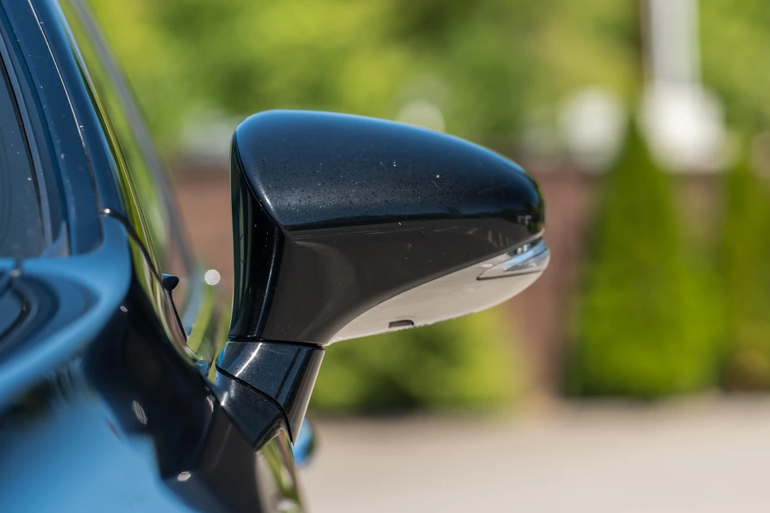 2015 Lexus LS 4th Gen - Image 26 of 31