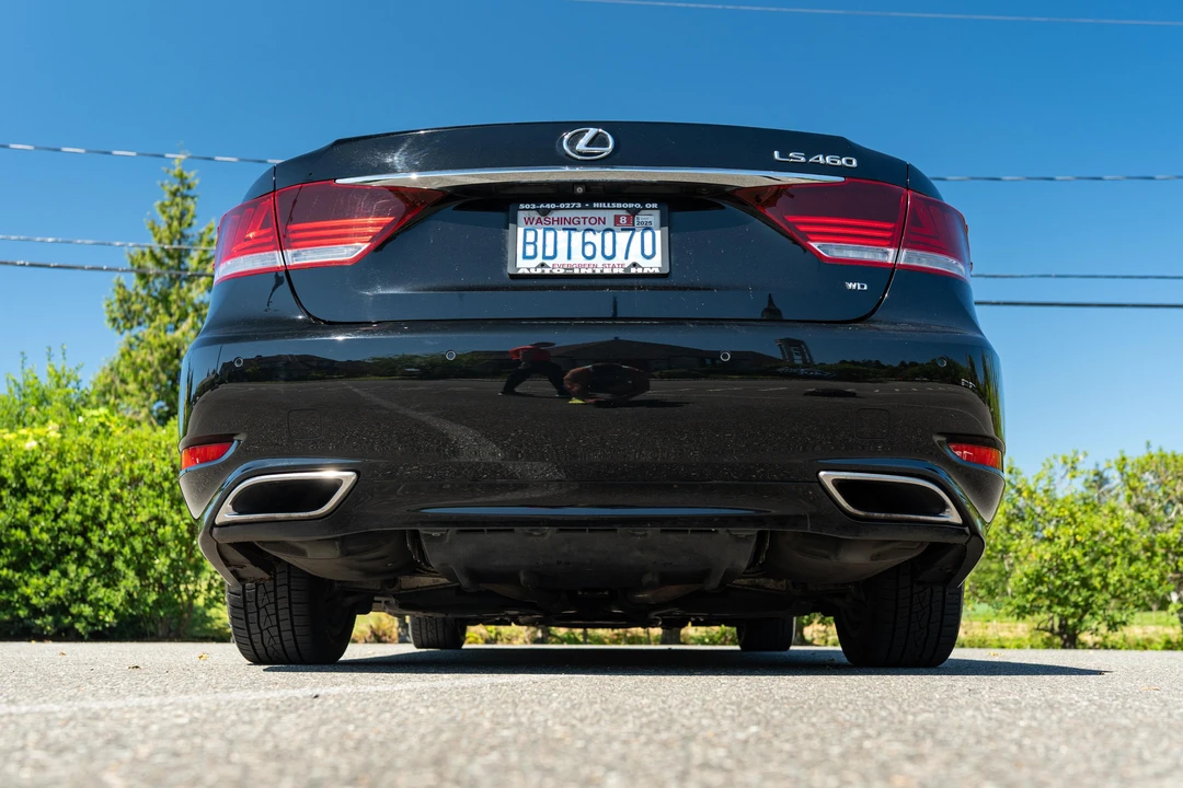 2015 Lexus LS 4th Gen - Image 13 of 31
