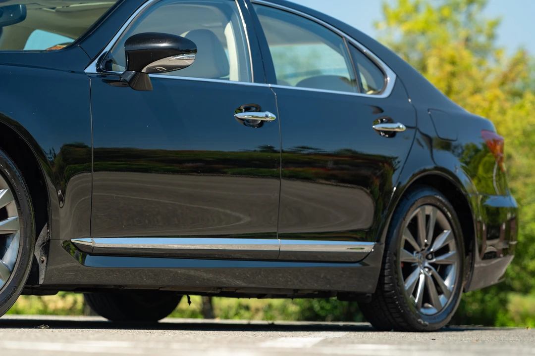 2015 Lexus LS 4th Gen - Image 30 of 31