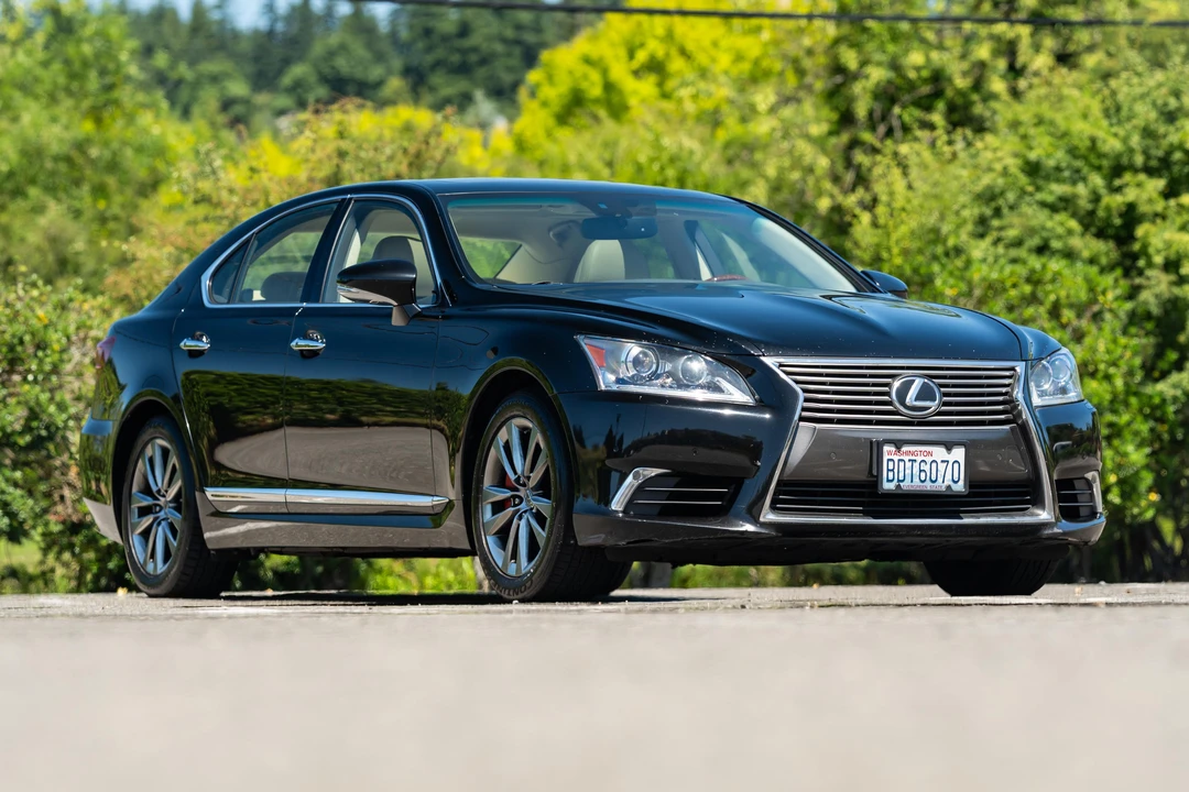 2015 Lexus LS 4th Gen - Image 18 of 31
