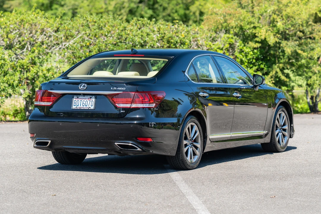 2015 Lexus LS 4th Gen - Image 14 of 31