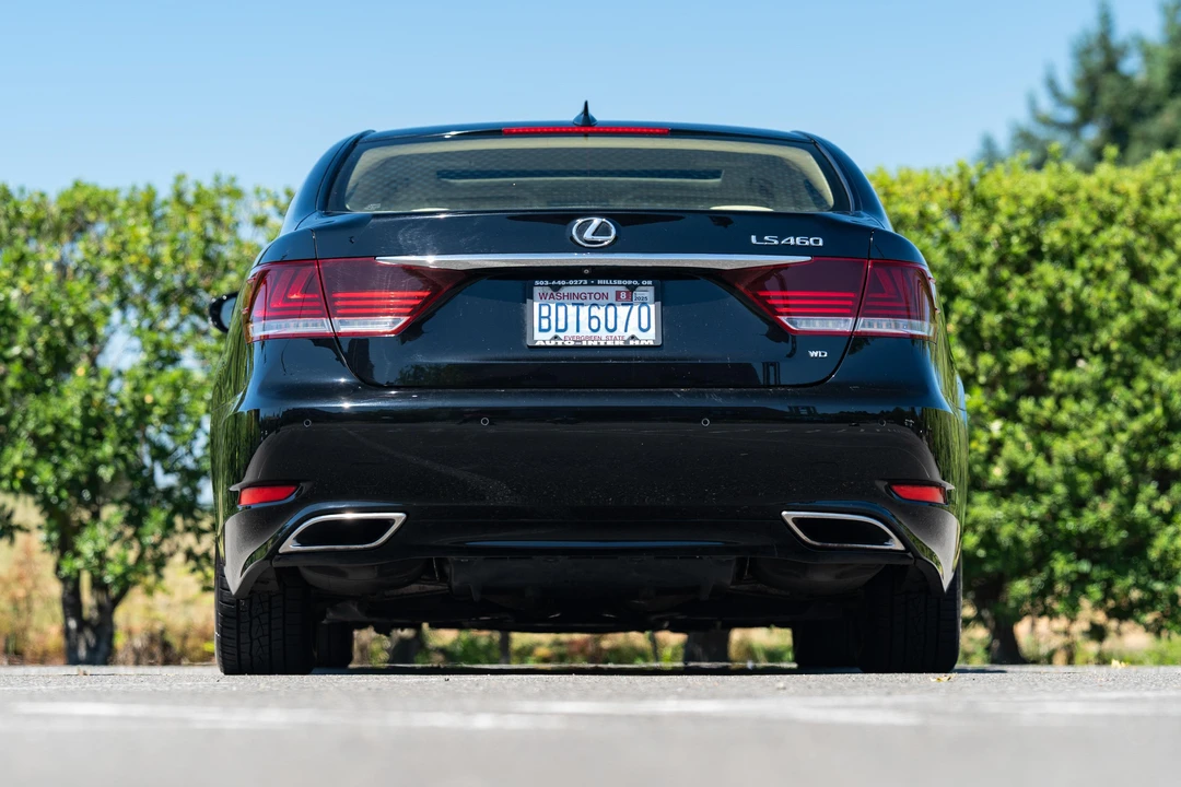 2015 Lexus LS 4th Gen - Image 11 of 31