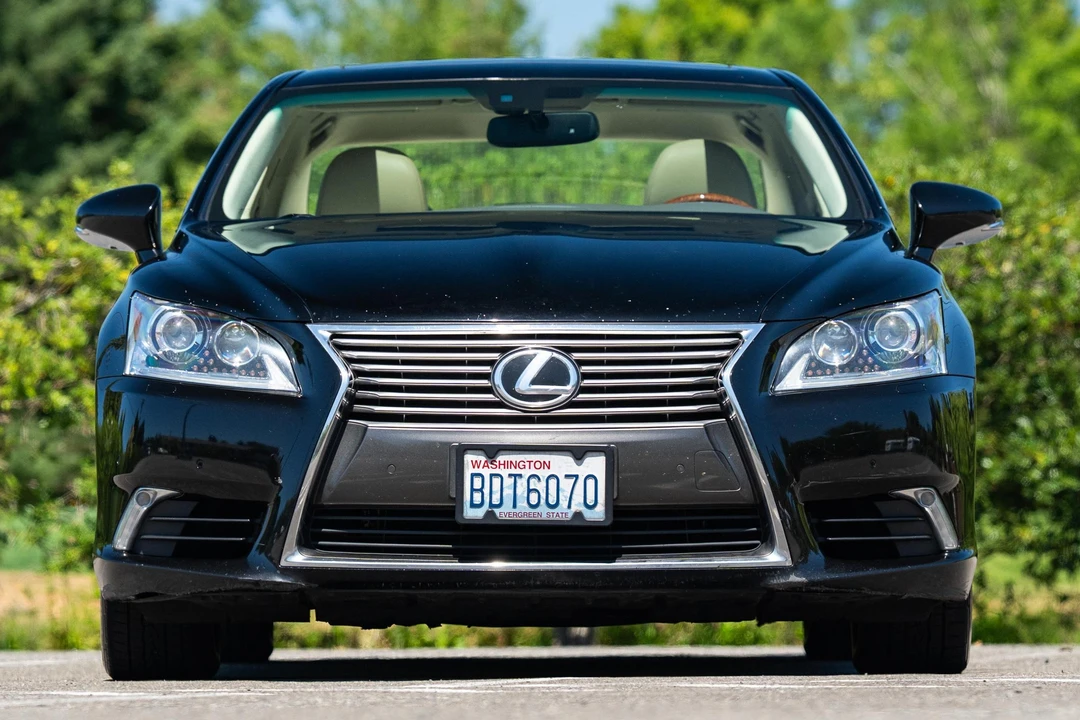 2015 Lexus LS 4th Gen - Image 2 of 31