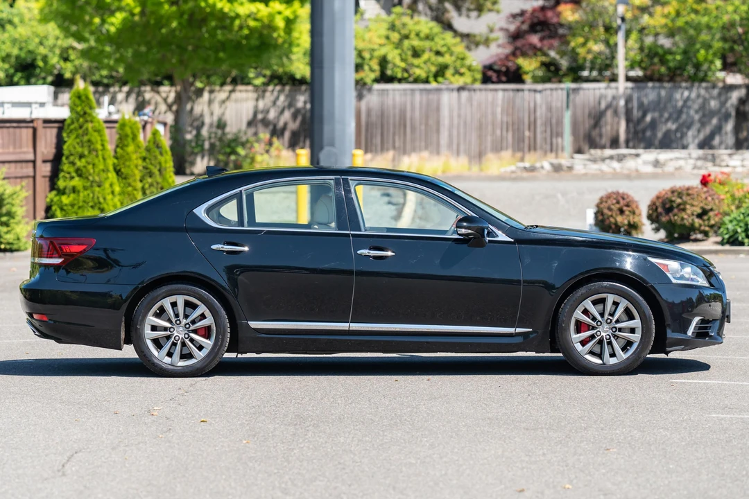2015 Lexus LS 4th Gen - Image 3 of 31