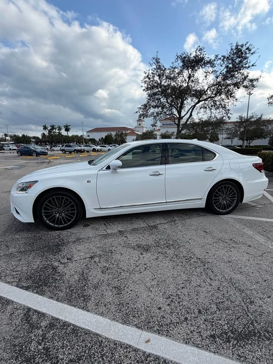 2015 Lexus LS 4th Gen - Image 7 of 16