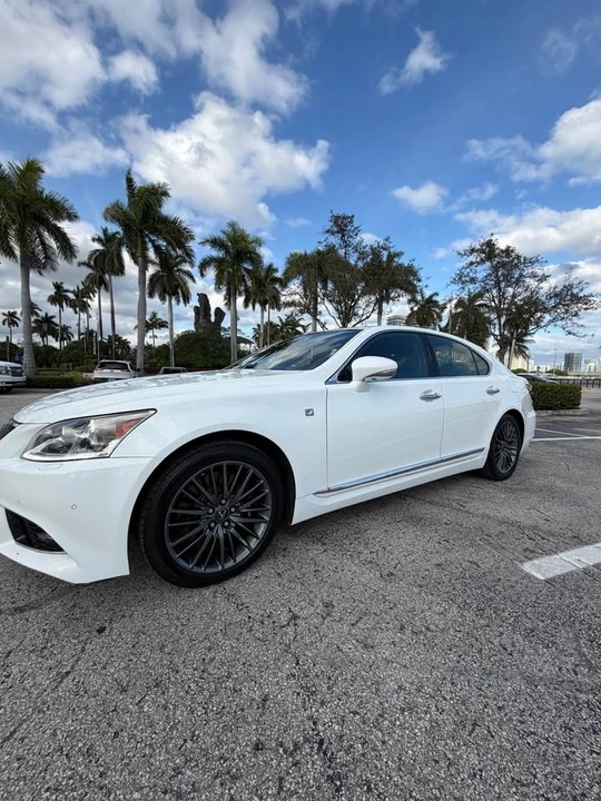 2015 Lexus LS 4th Gen - Image 5 of 16