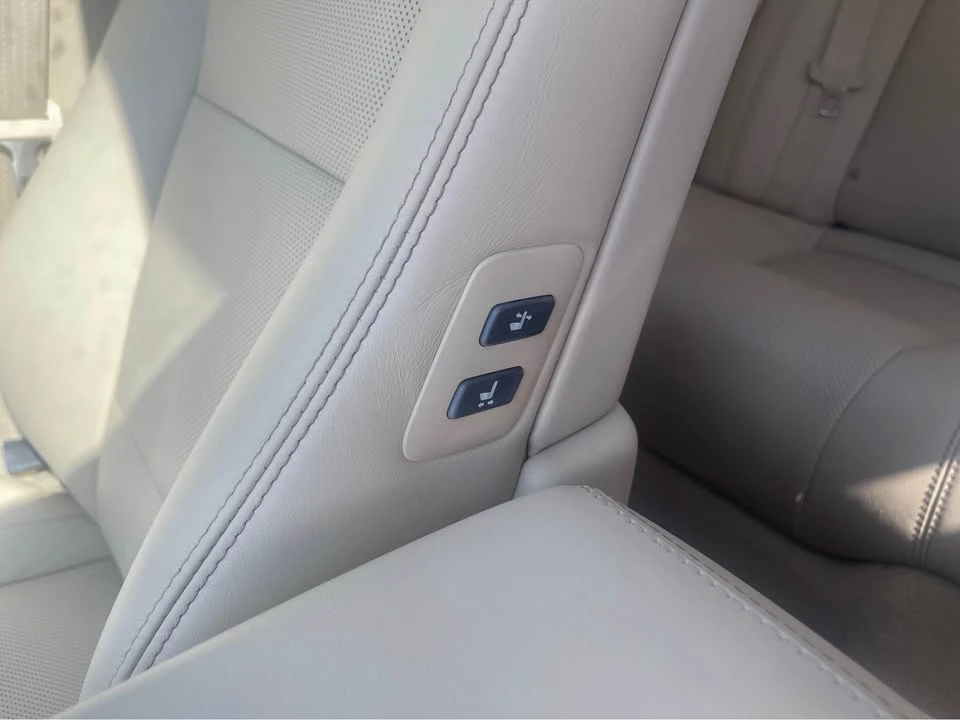 2015 Lexus LS 4th Gen - Image 17 of 18