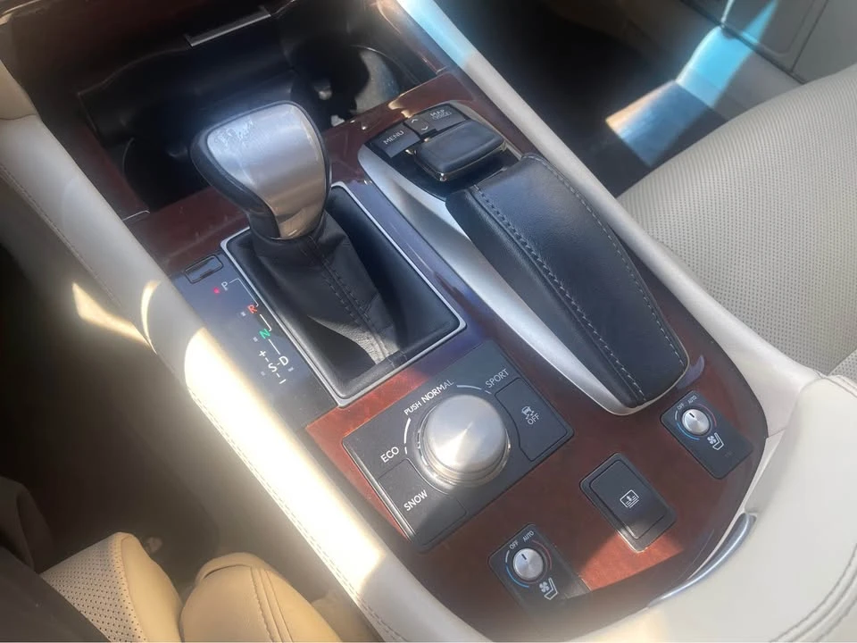 2015 Lexus LS 4th Gen - Image 15 of 18