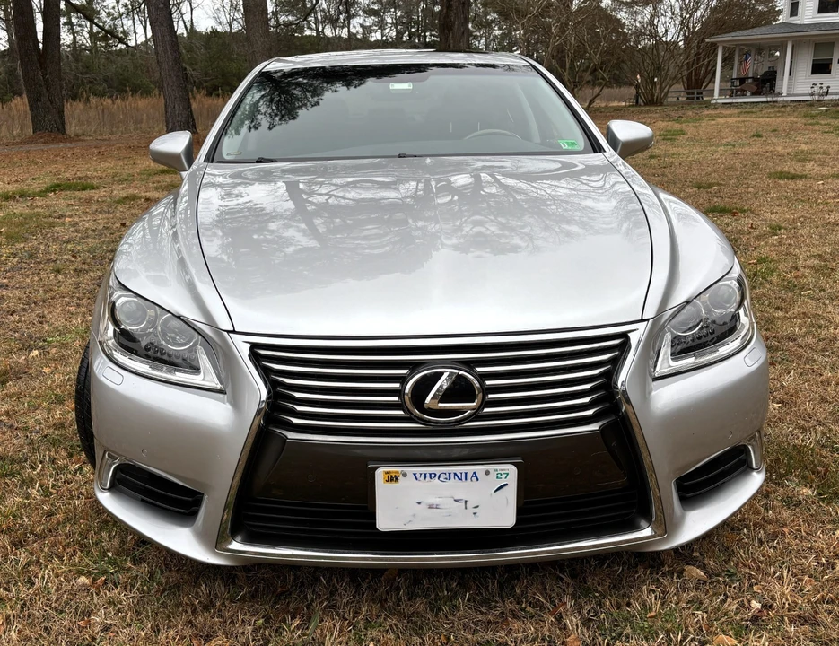 2015 Lexus LS 4th Gen - Image 18 of 21
