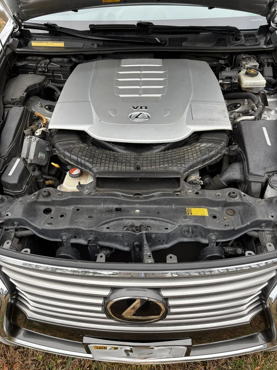 2015 Lexus LS 4th Gen - Image 15 of 21