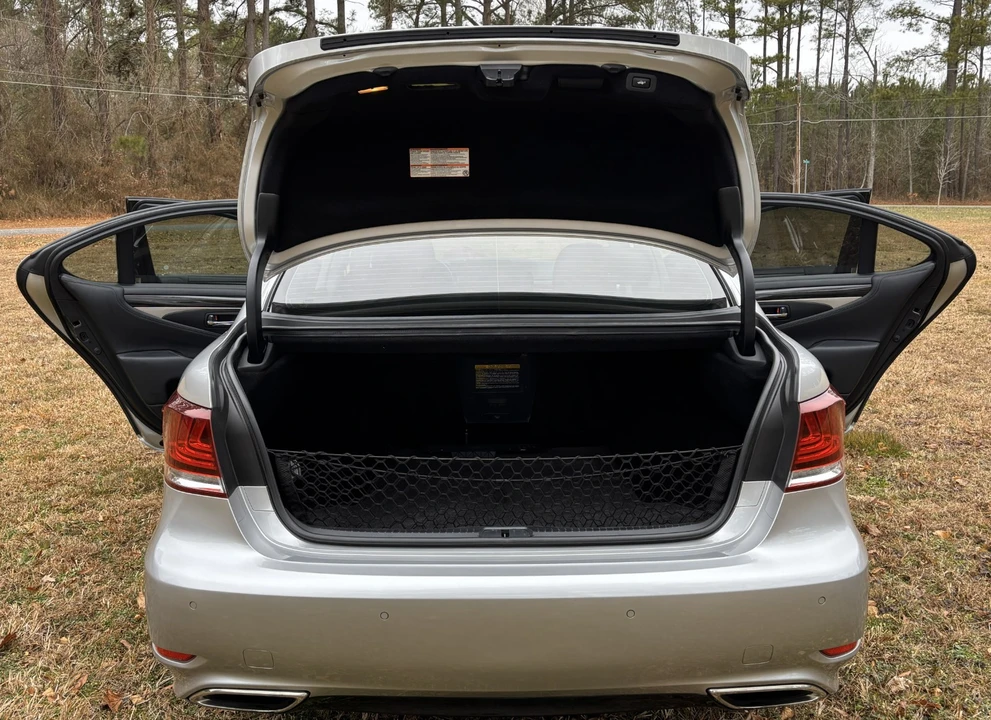 2015 Lexus LS 4th Gen - Image 8 of 21