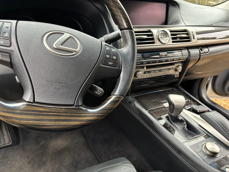 2015 Lexus LS 4th Gen - Image 21 of 21