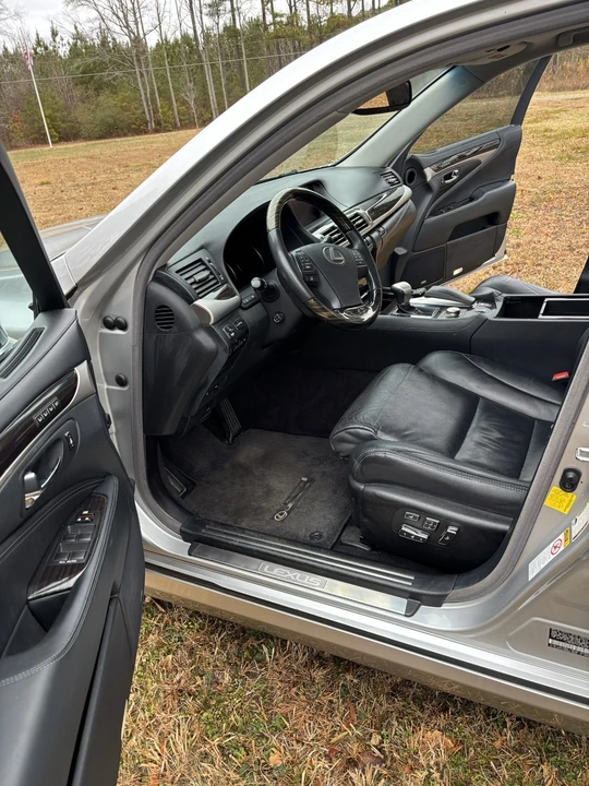 2015 Lexus LS 4th Gen - Image 7 of 21