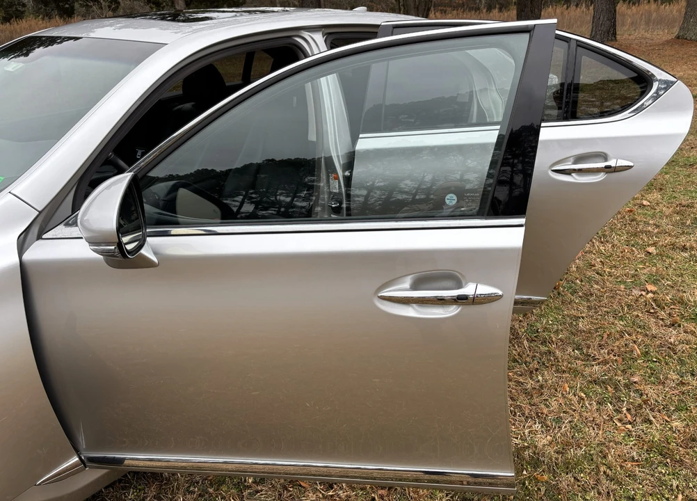 2015 Lexus LS 4th Gen - Image 16 of 21