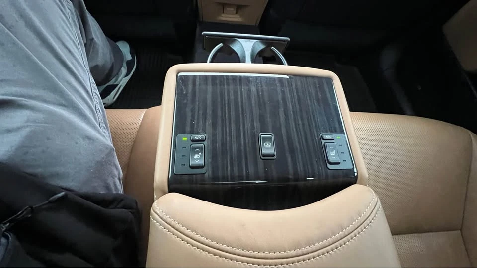2015 Lexus LS 4th Gen - Image 14 of 20