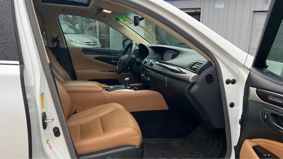 2015 Lexus LS 4th Gen - Image 12 of 20