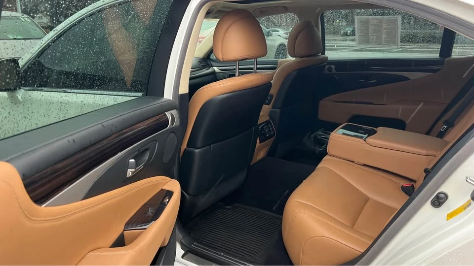 2015 Lexus LS 4th Gen - Image 15 of 20