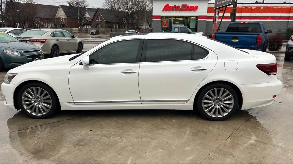 2015 Lexus LS 4th Gen - Image 7 of 20