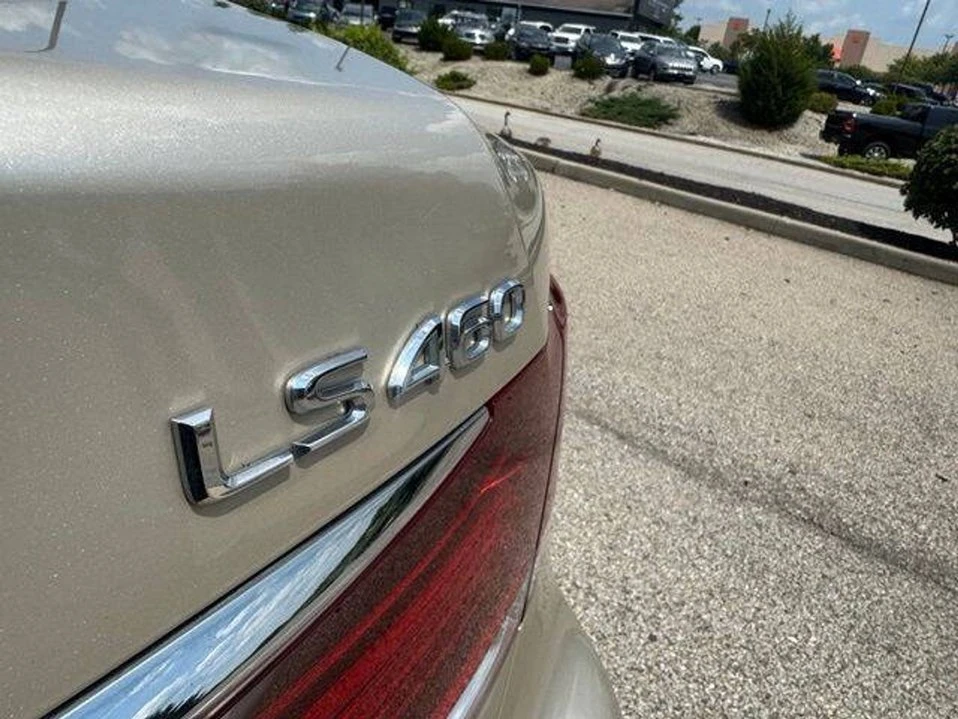 2015 Lexus LS 4th Gen - Image 13 of 16