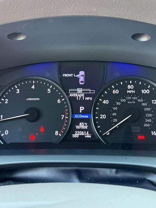 2015 Lexus LS 4th Gen - Image 7 of 10
