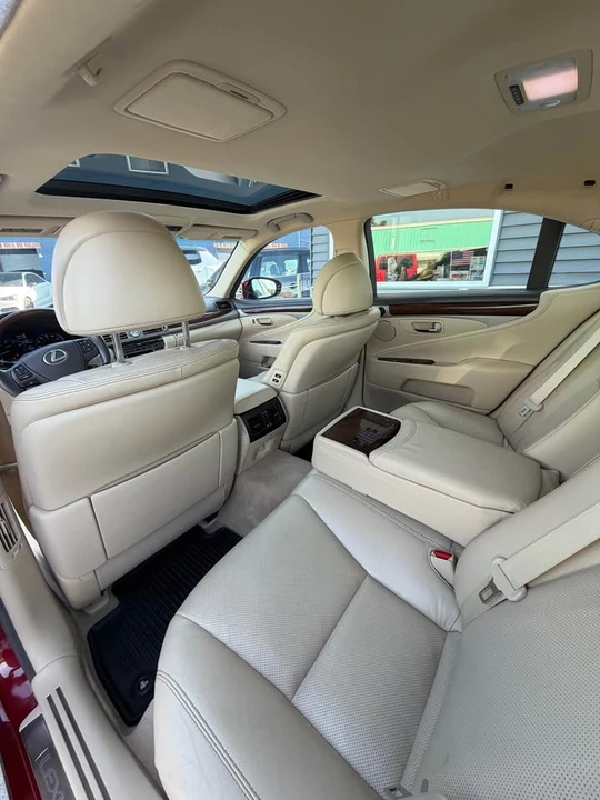 2015 Lexus LS 4th Gen - Image 9 of 10