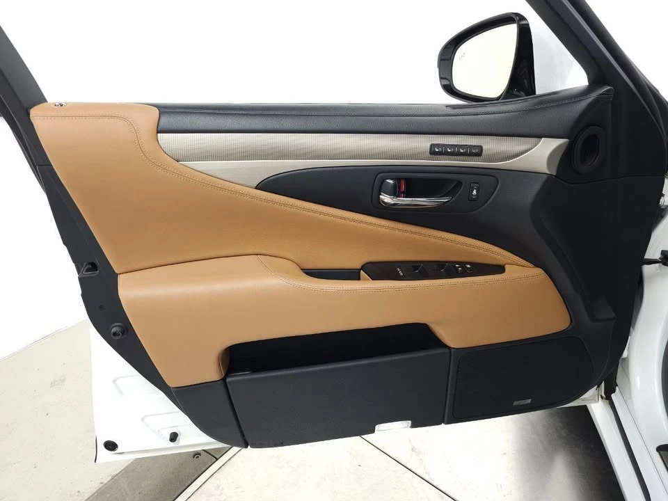 2015 Lexus LS 4th Gen - Image 12 of 20