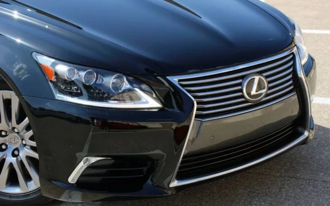 2015 Lexus LS 4th Gen - Image 5 of 10