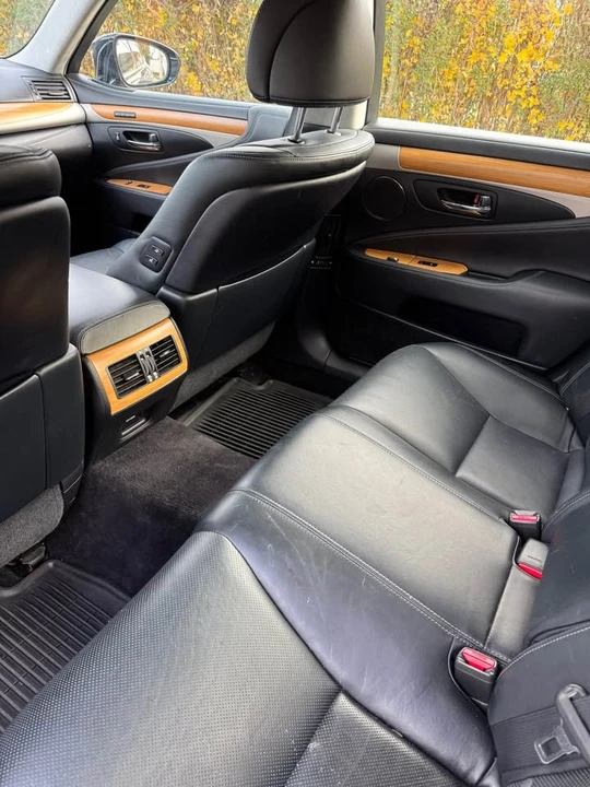 2015 Lexus LS 4th Gen - Image 7 of 12