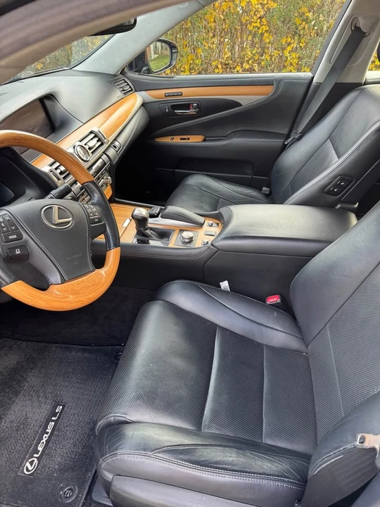 2015 Lexus LS 4th Gen - Image 8 of 12