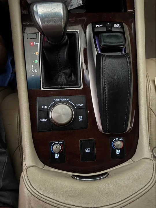 2015 Lexus LS 4th Gen - Image 8 of 14