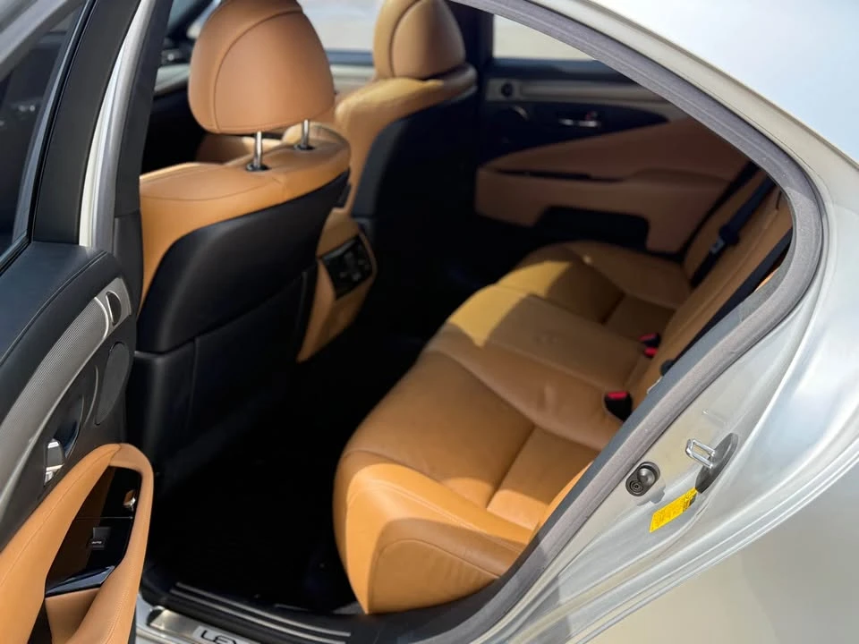 2015 Lexus LS 4th Gen - Image 11 of 20