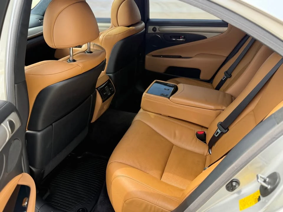 2015 Lexus LS 4th Gen - Image 13 of 20