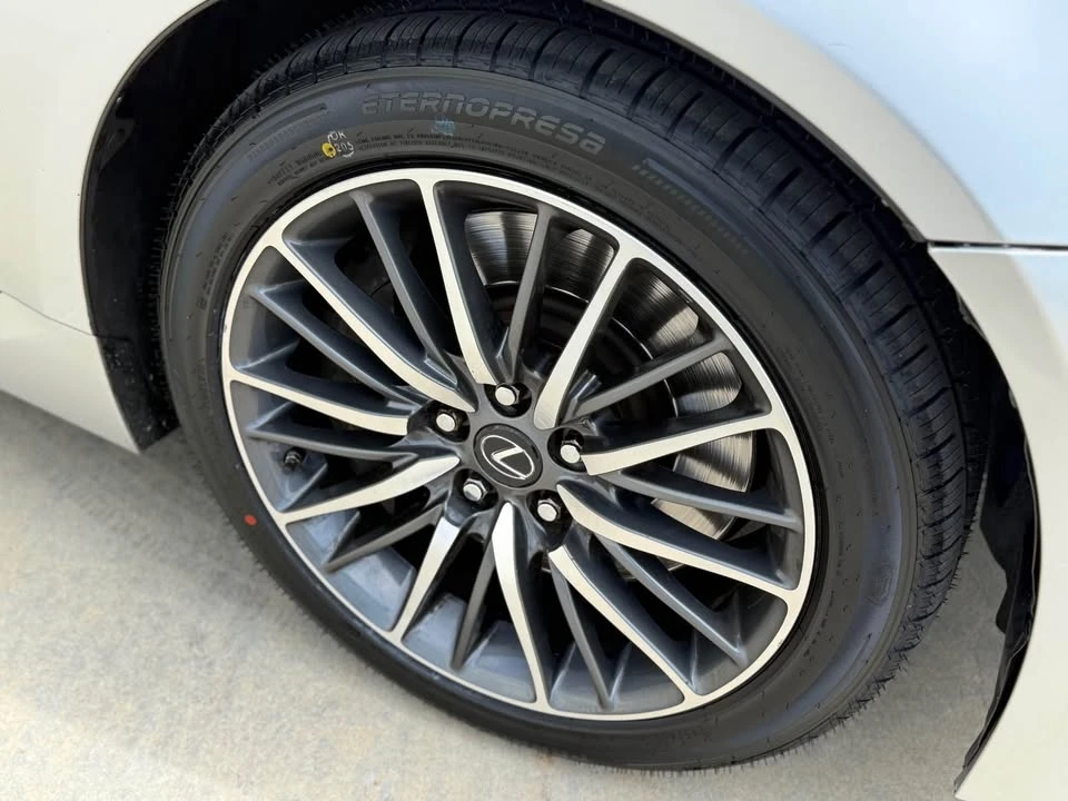 2015 Lexus LS 4th Gen - Image 18 of 20
