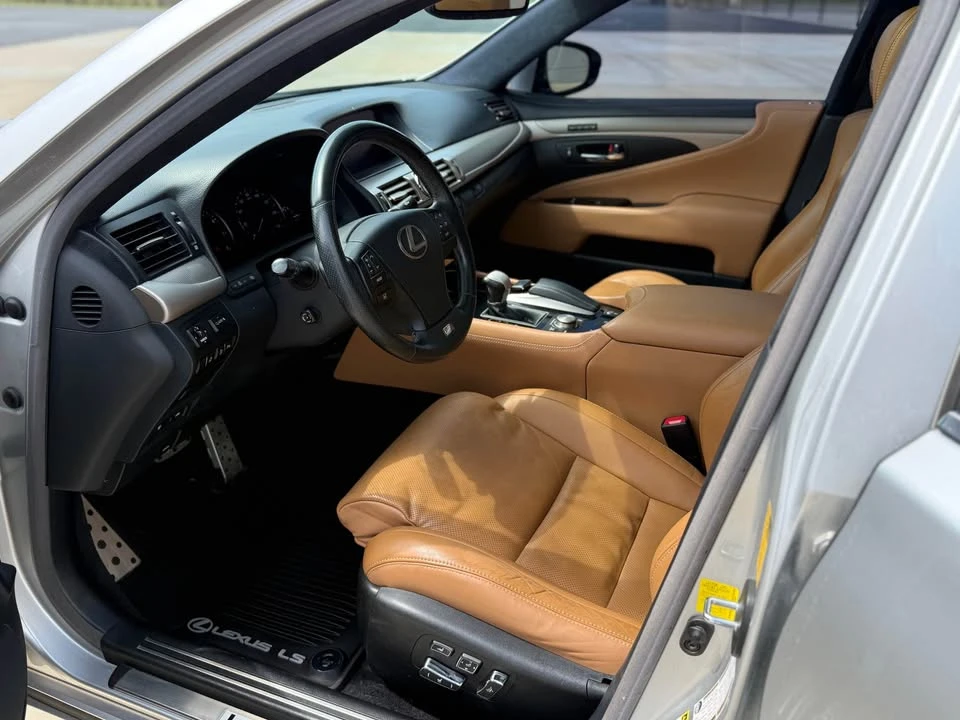 2015 Lexus LS 4th Gen - Image 9 of 20
