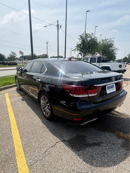 2015 Lexus LS 4th Gen - Image 14 of 17