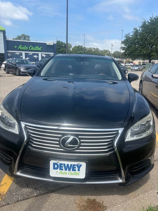 2015 Lexus LS 4th Gen - Image 6 of 17