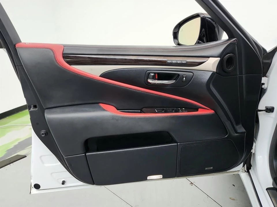 2015 Lexus LS 4th Gen - Image 23 of 31