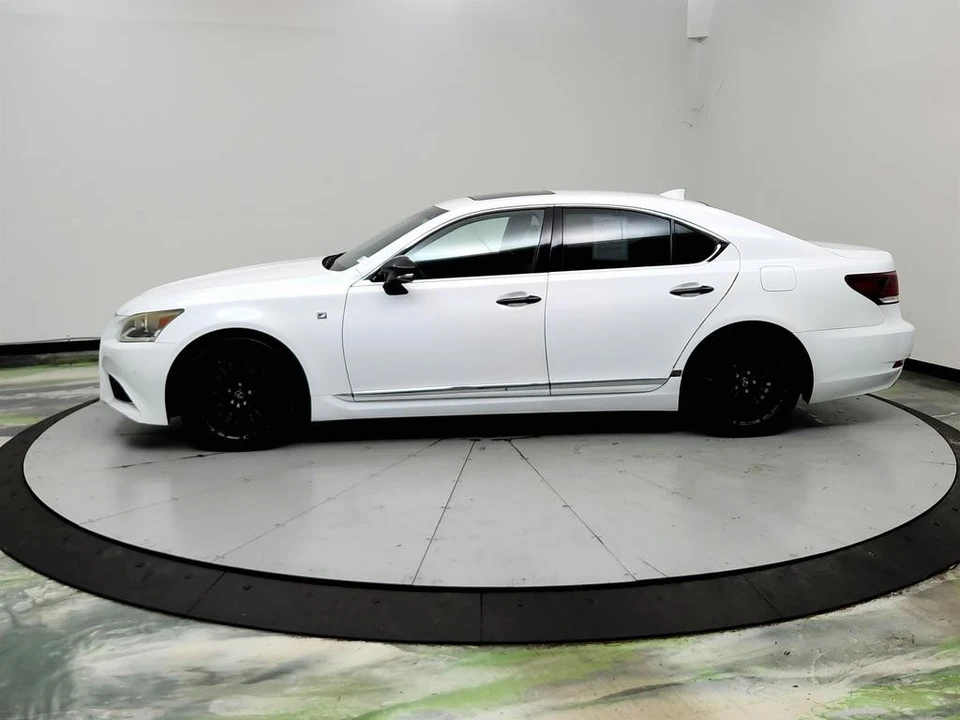 2015 Lexus LS 4th Gen - Image 8 of 31